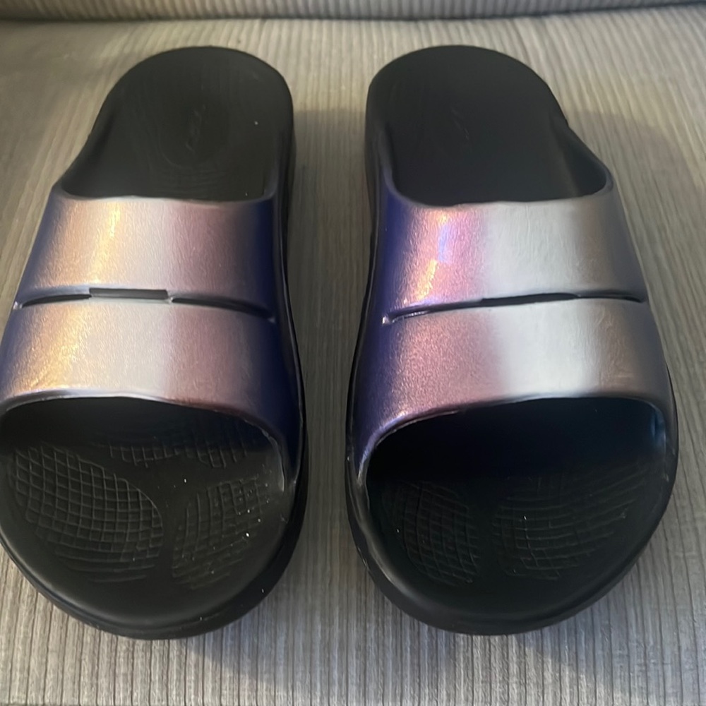 WOMENS OOFOS SANDALS PURPLE SIZE 10